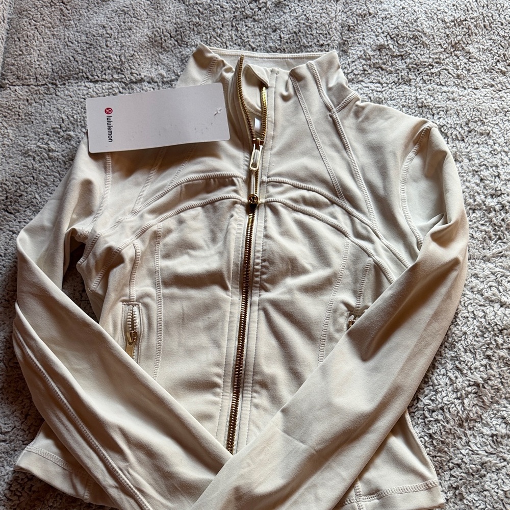 NWT Lululemon Define cropped Women's Beige Jacket